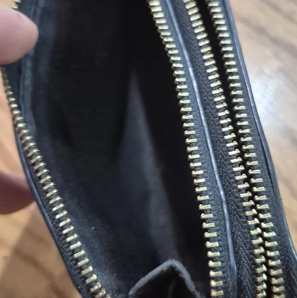 Coach New York Black Leather Wallet / Wristlet With Gold Toned Hardware - Picture 11 of 12